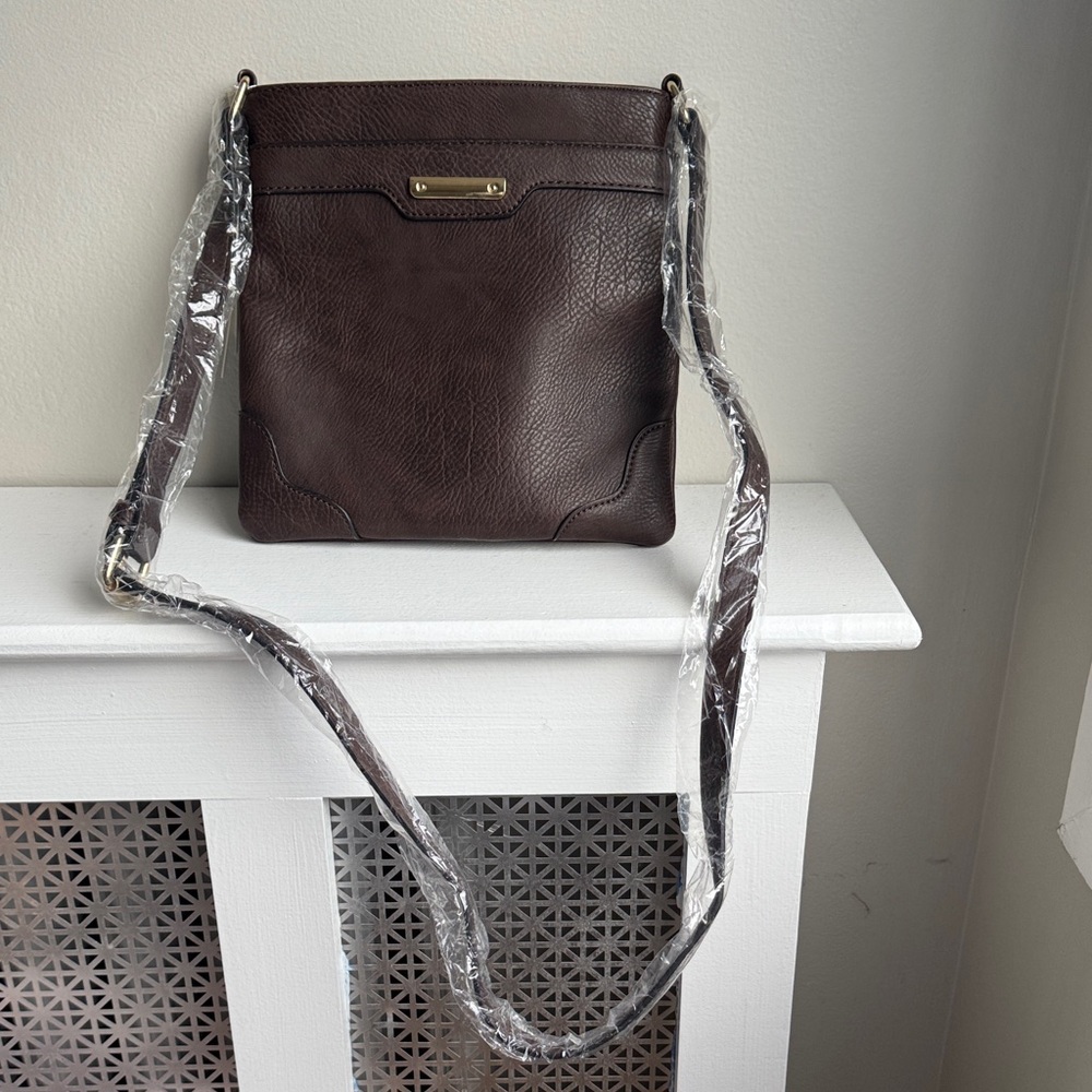 Isabelle Handbags Brown Crossbody Bag